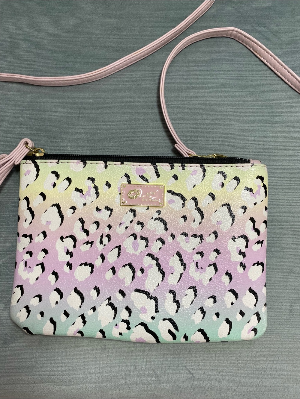 Betsey Johnson Pastel Leopard Crossbody/Clutch in Pink, Mint & Cream,EUC,gold HW
